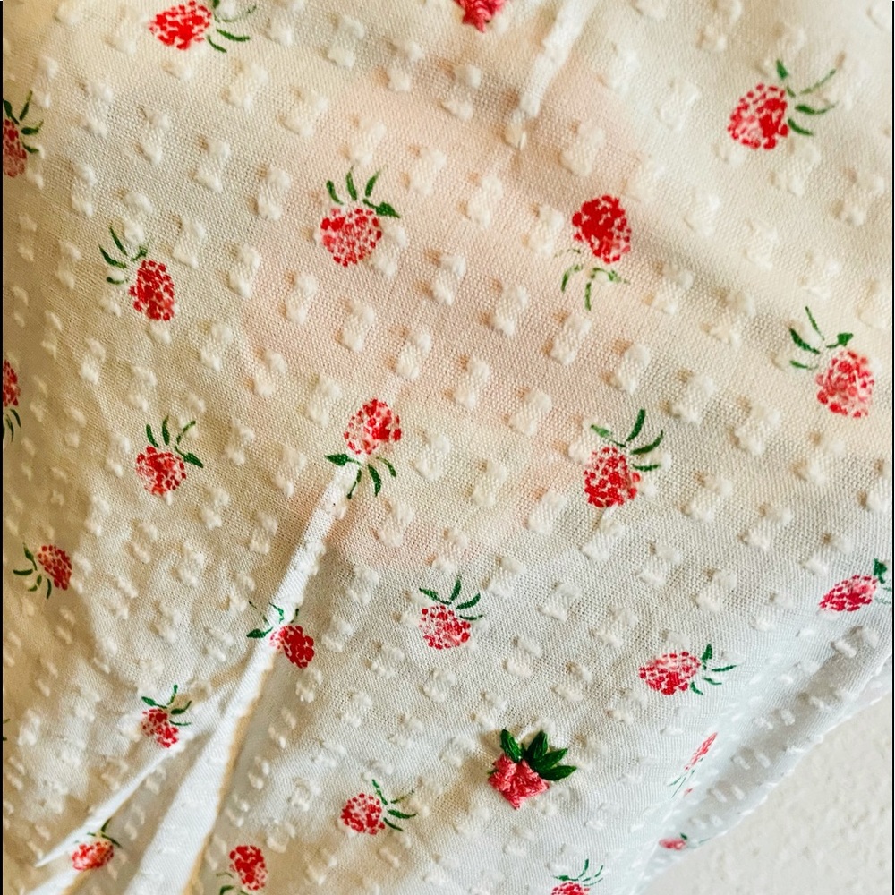 !! Final sale ✨NWT Embroidered Opalhouse Apron with Raspberries - Picture 5 of 5
